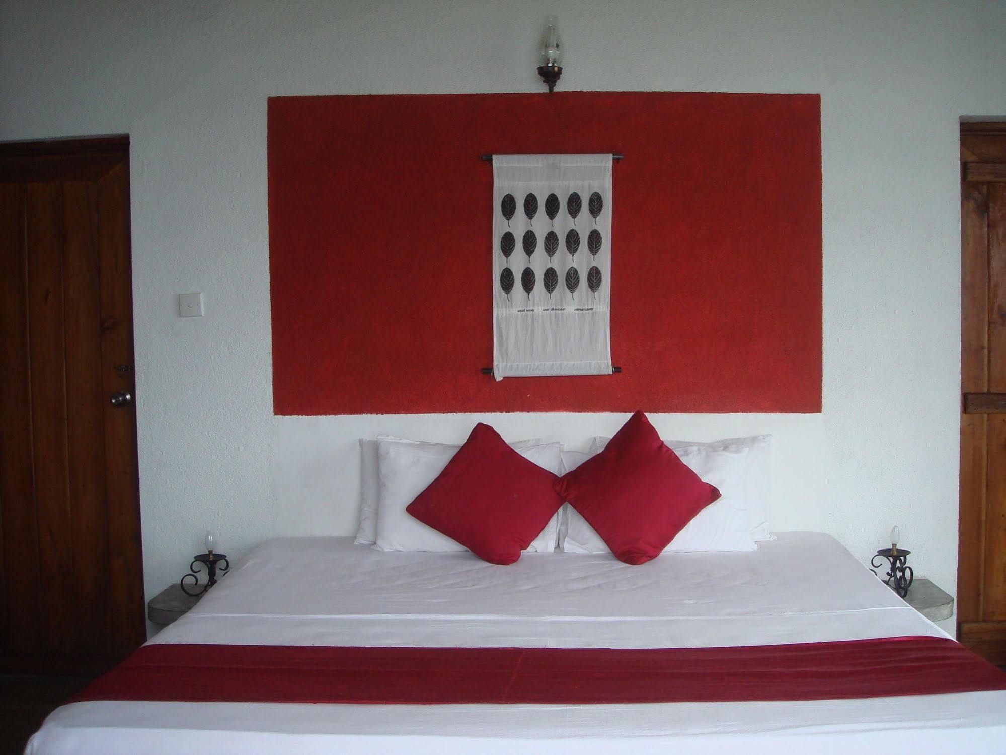 Club Lespri Hotel Palle Deltota Bagian luar foto
