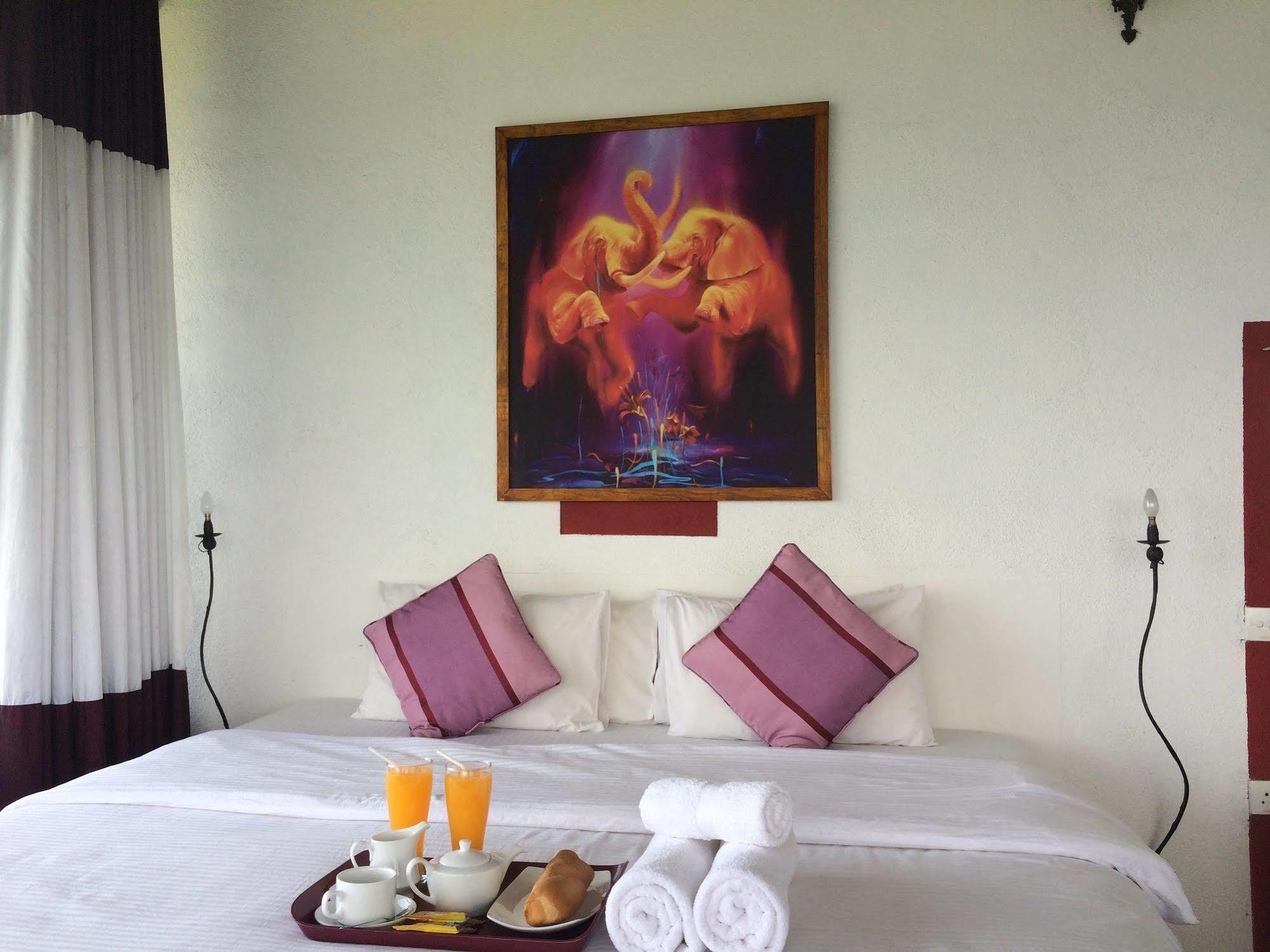 Club Lespri Hotel Palle Deltota Bagian luar foto
